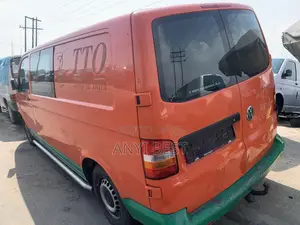 Volkswagen Transporter 2004 Orange