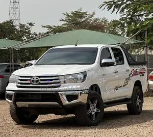 Toyota Hilux 2023 White