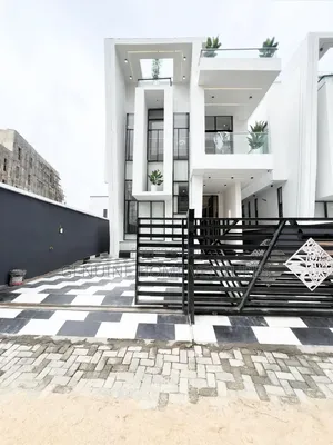 5bdrm Duplex in Chevron for sale