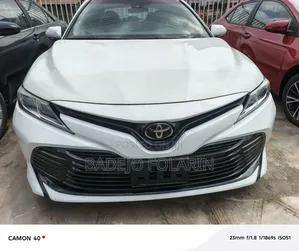 Toyota Camry LE FWD (2.5L 4cyl 8AM) 2018 White