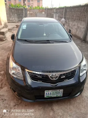 Toyota Avensis 2012 Black