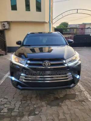 Toyota Highlander XLE 4x4 V6 (3.5L 6cyl 8A) 2017 Black