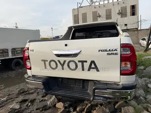 Toyota Hilux 2021 White