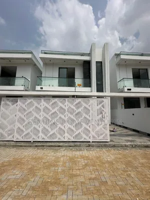 4bdrm Duplex in Orchid Road, Chevron for sale