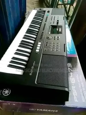 Yamaha PSR E473