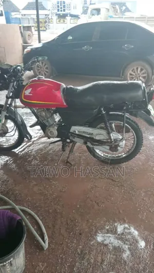 Honda CB 2019 Red