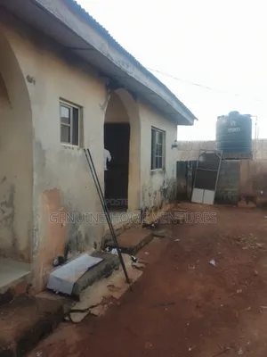 4bdrm Bungalow in Agric for sale