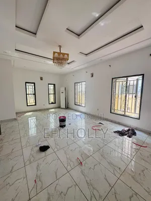 Professional House Painter and Screeder With Paint Production
