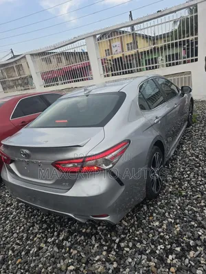 Toyota Camry SE (2.5L 4cyl 8A) 2019 Silver