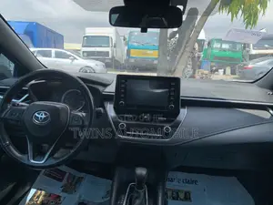 Toyota Corolla SE 2021 Blue