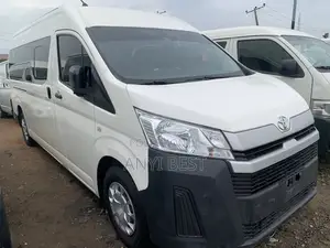 Toyota HiAce 2021 White