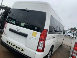 Toyota HiAce 2021 White