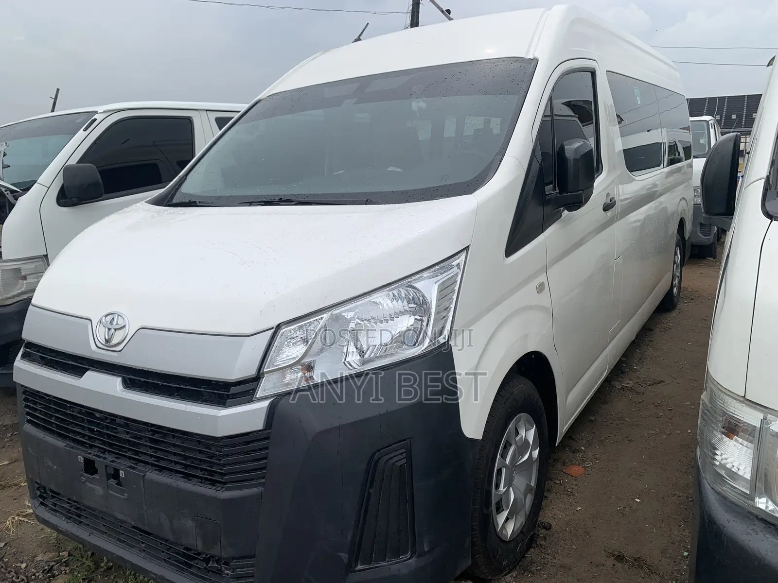 Toyota HiAce 2021 White