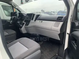 Toyota HiAce 2021 White