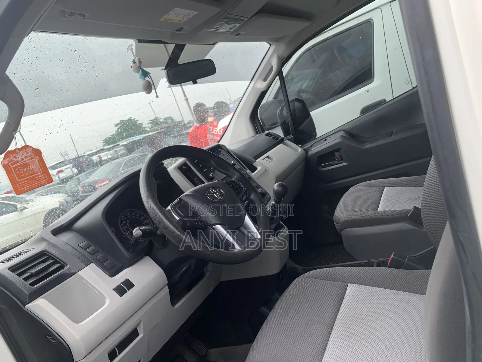 Toyota HiAce 2021 White