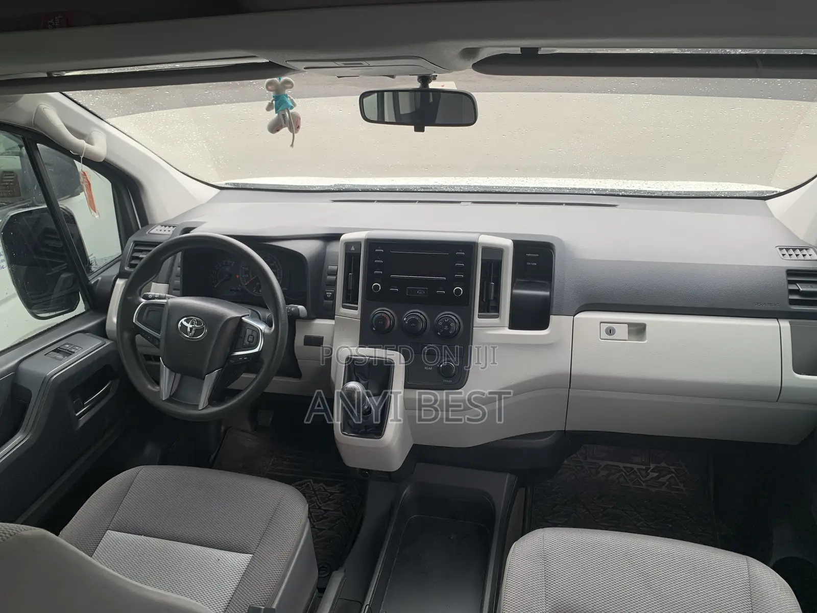 Toyota HiAce 2021 White