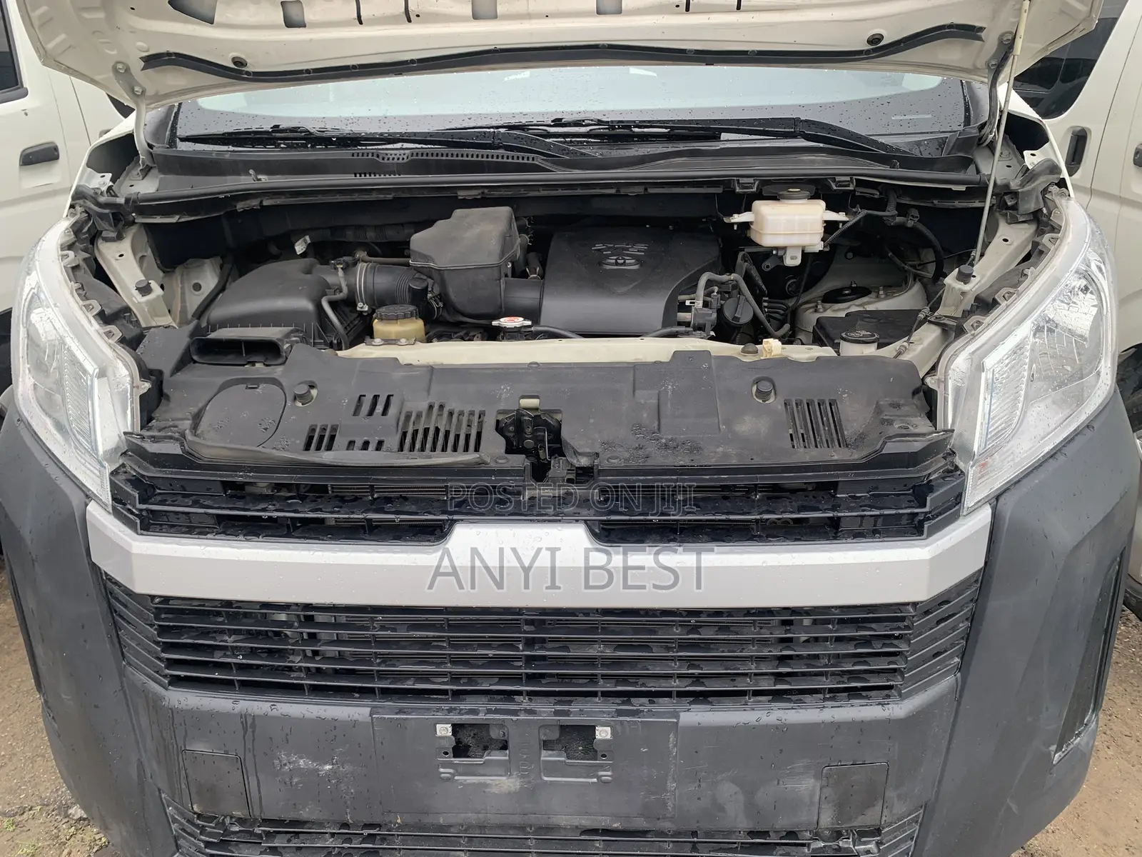Toyota HiAce 2021 White
