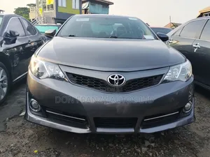 Toyota Camry SE 4dr Sedan (2.5L 4cyl 6A) 2014 Gray