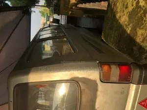 Mitsubishi L300 2000 Silver