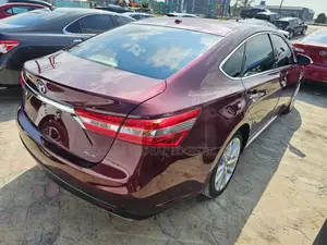Toyota Avalon XLE Touring Sedan FWD (3.5L 6cyl 6A) 2013 Burgundy