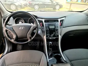 Hyundai Sonata GLS Sedan FWD (2.4L 4cyl 6A) 2011 Silver