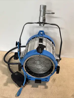 Tungsten Fresnel – 650/1000w Light Available for Rent