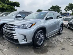 Toyota Highlander XLE 4x4 V6 (3.5L 6cyl 8A) 2018 Silver