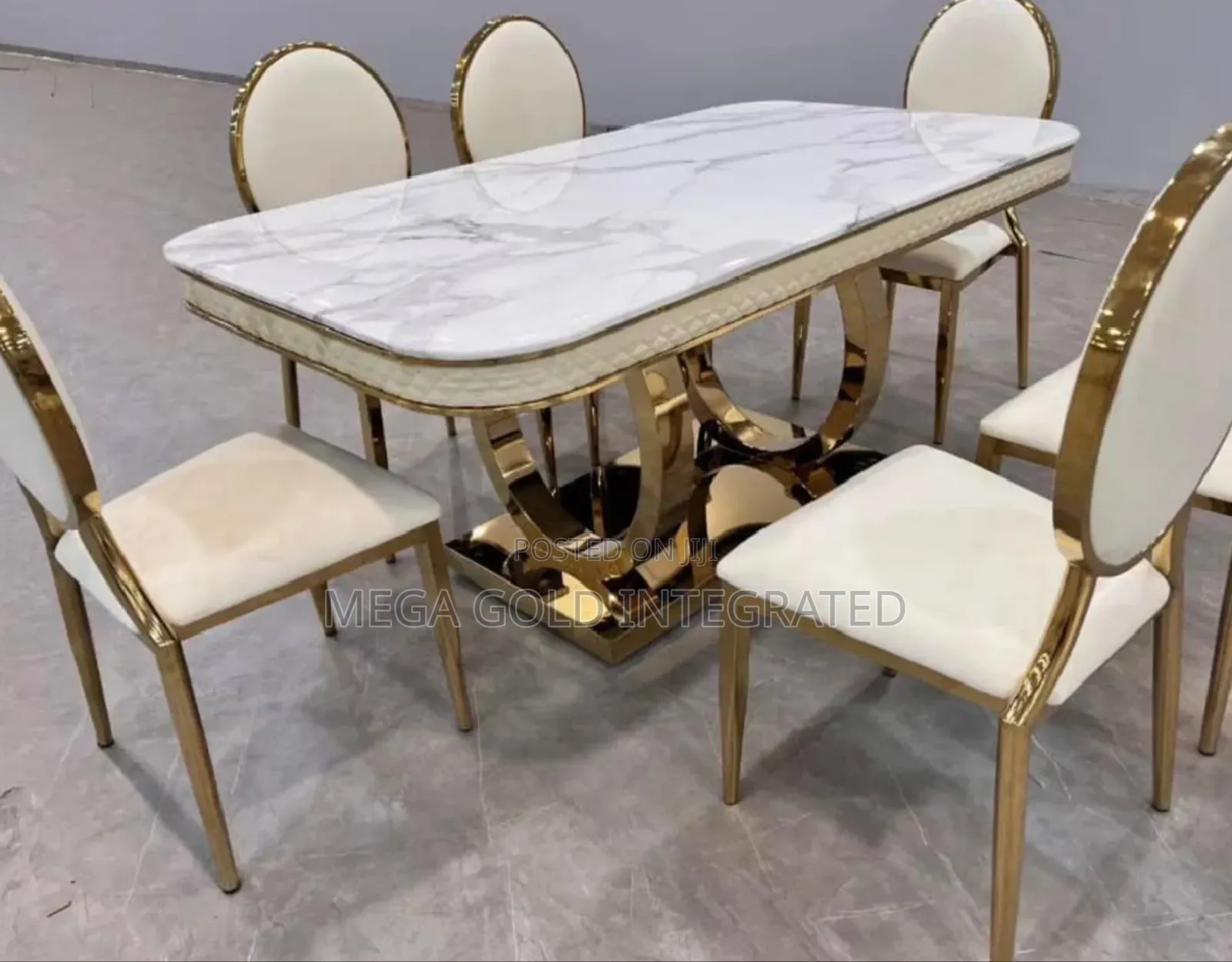 High Standard 6 Seaters Dining Set