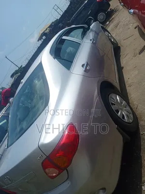 Toyota Corolla 2010 Silver