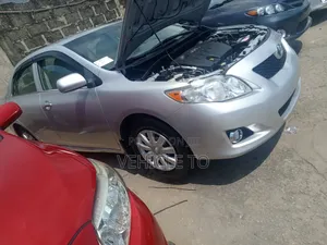 Toyota Corolla 2010 Silver