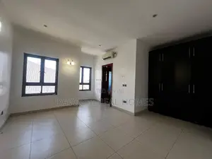 3bdrm Apartment in Lekki Phase1 for rent