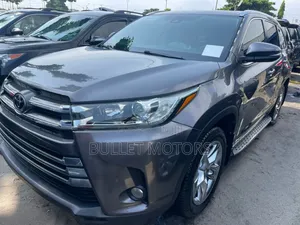 Toyota Highlander Limited 4x2 V6 (3.5L 6cyl 8A) 2017 Gray