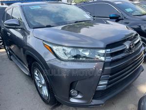 Toyota Highlander Limited 4x2 V6 (3.5L 6cyl 8A) 2017 Gray