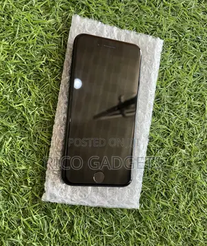 Apple iPhone SE (2020) 64 GB Black