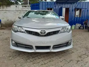 Toyota Camry SE Sport 4dr Sedan (2.5L 4cyl 6A) 2014 Silver