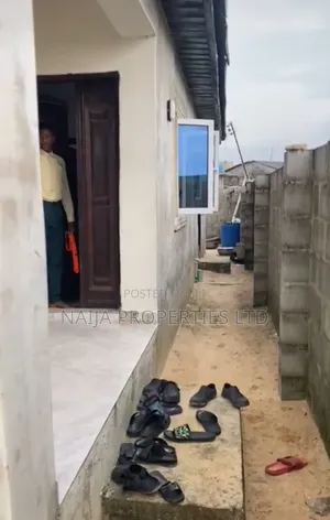 3bdrm Bungalow in Losoro, Lakowe for sale
