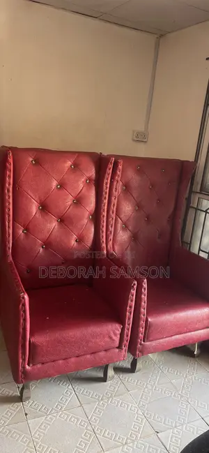 Salon Waiting Chair (Button Design)