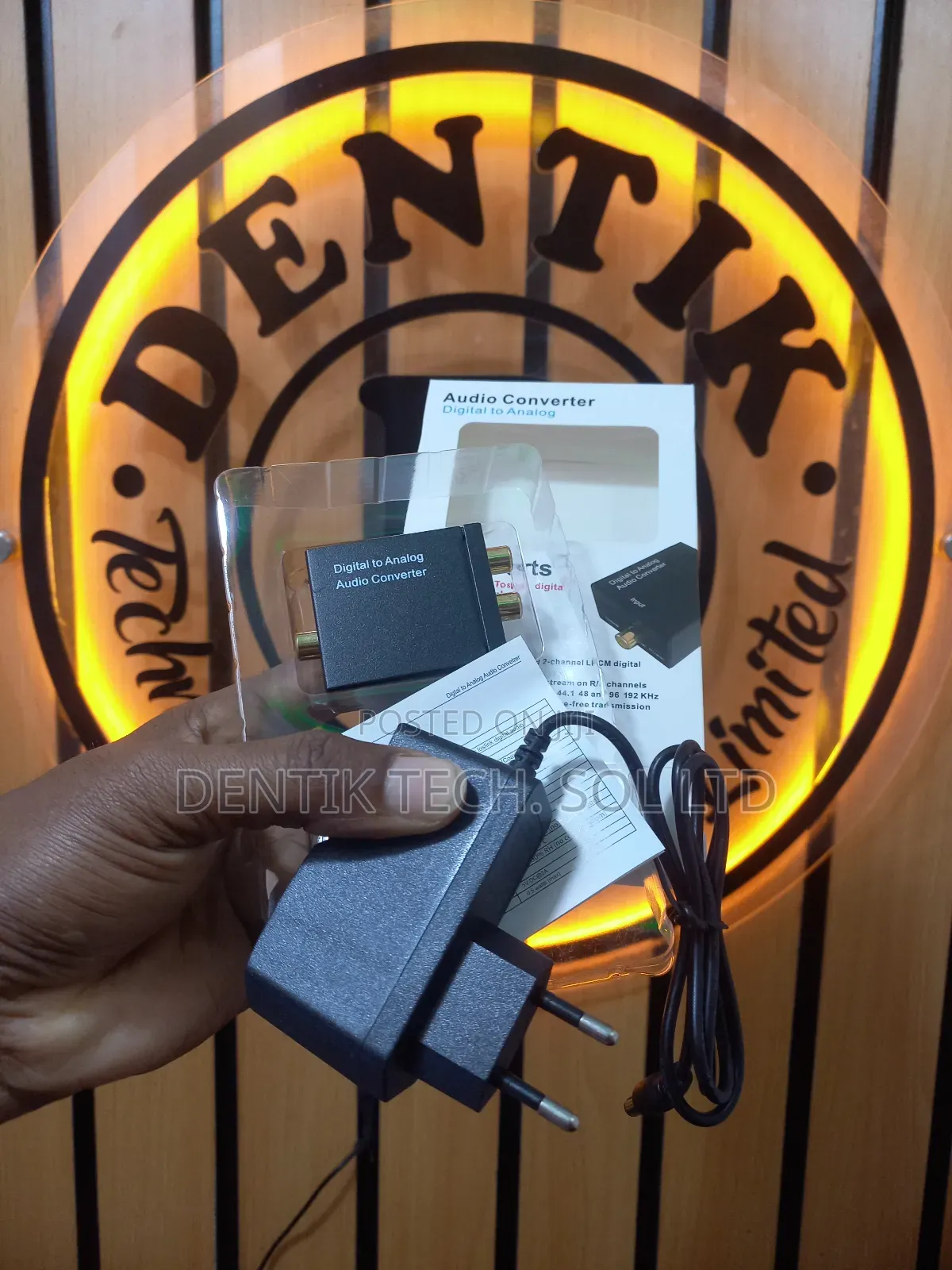 Digital to Analog Audio Converter + Optical Cable