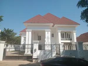 7bdrm Mansion in Jabi for sale
