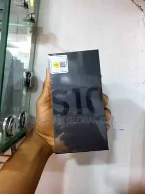 New Samsung Galaxy S10 128 GB Green