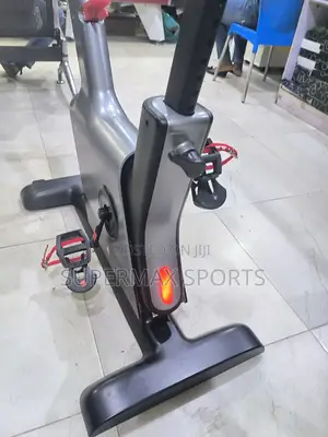 Powerful Sketra Spinning Bike – Real Workout Feel