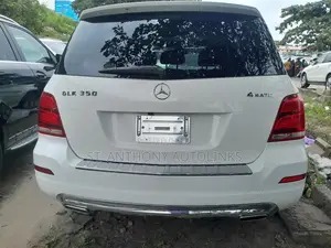 Mercedes-Benz GLK-Class Base GLK 350 4dr AWD 4MATIC (3.5L 6cyl 7A) 2015