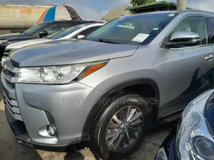 Toyota Highlander Limited Platinum 4x4 V6 (3.5L 6cyl 8A) 2018 Silver