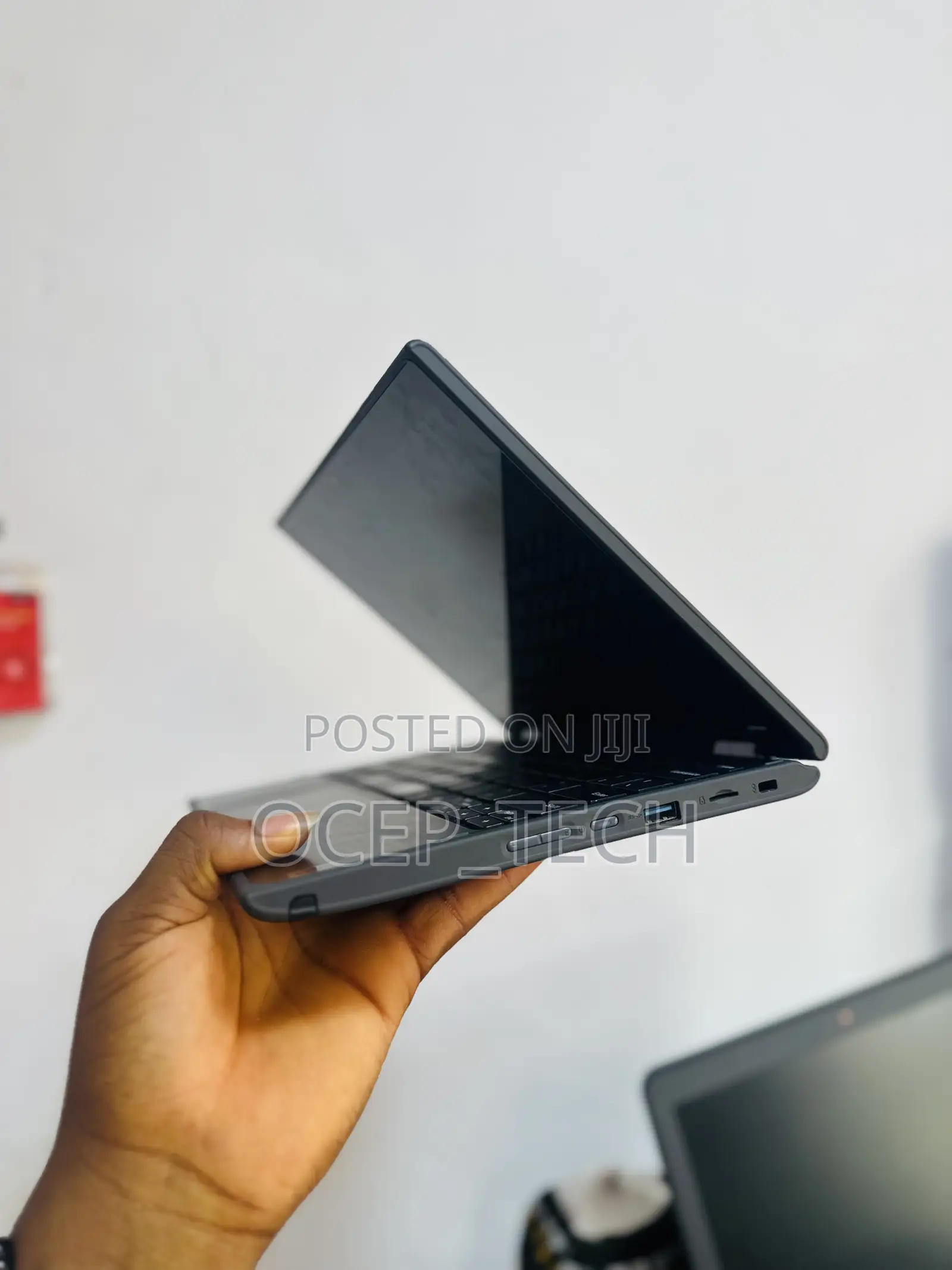 Laptop Lenovo 300e 4GB Intel SSD 128GB