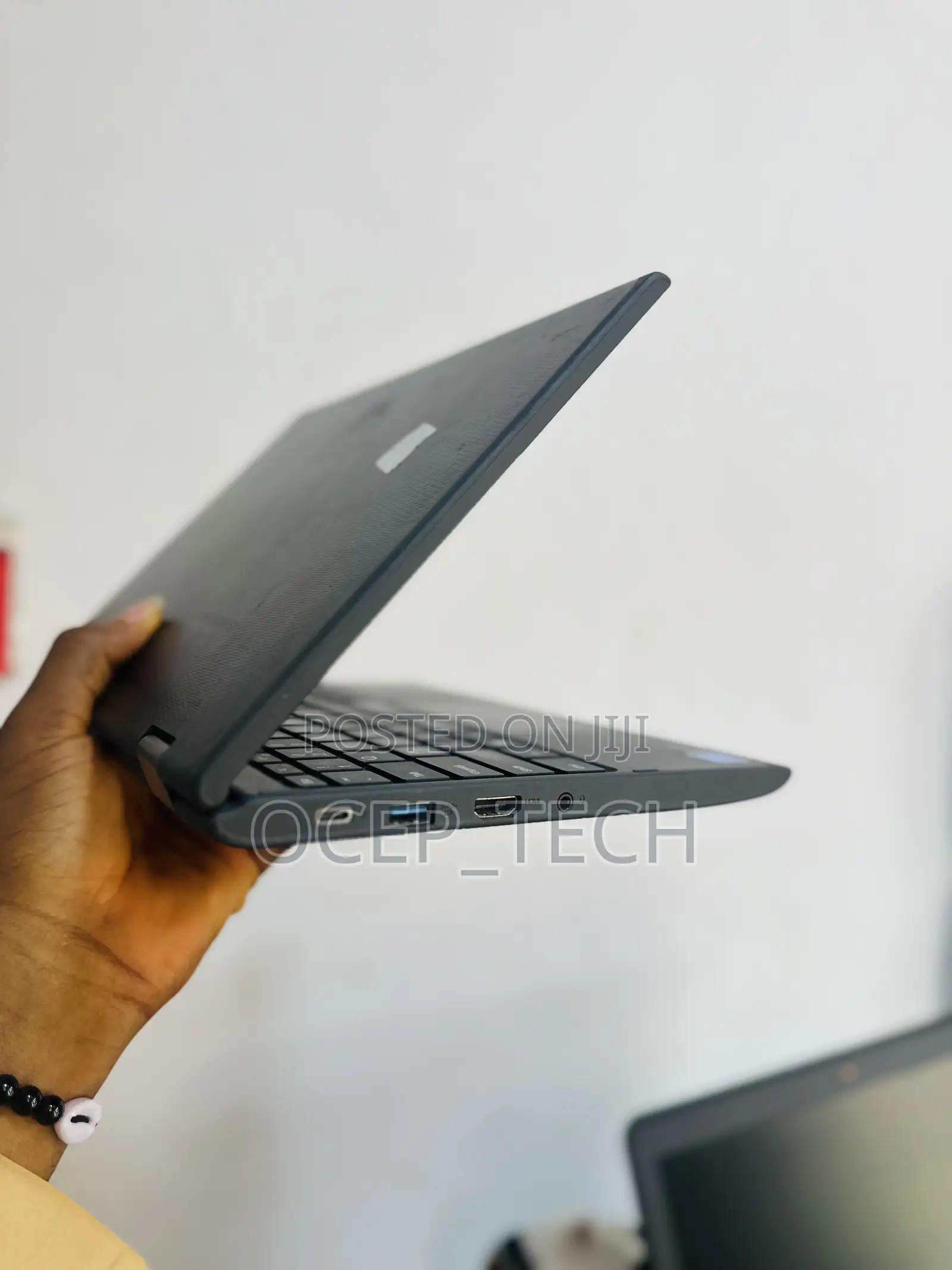 Laptop Lenovo 300e 4GB Intel SSD 128GB