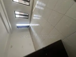 4bdrm Townhouse / Terrace in Private, Apo District for rent