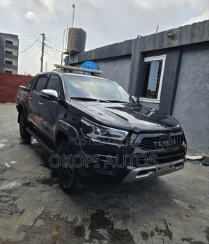 Toyota Hilux SR 4x4 2015 Black