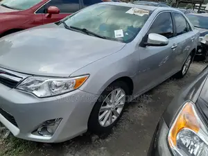 Toyota Camry XLE 4dr Sedan (3.5L 6cyl 6A) 2014 Silver