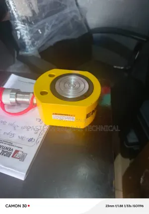 30-Ton Enerpac Low-Height Hydraulic Jack Cylinder