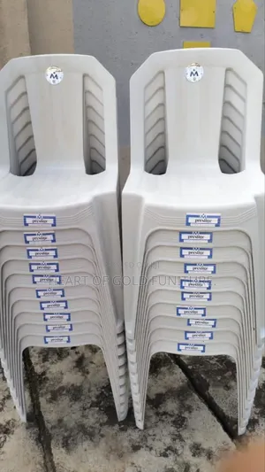 Plastic Chair With Plastic Legs